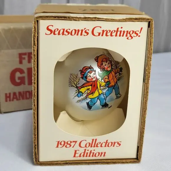 Campbell Kids Season’s Greetings 1987 Collectors Edition Frosted Glass Ornament - Picture 3 of 8